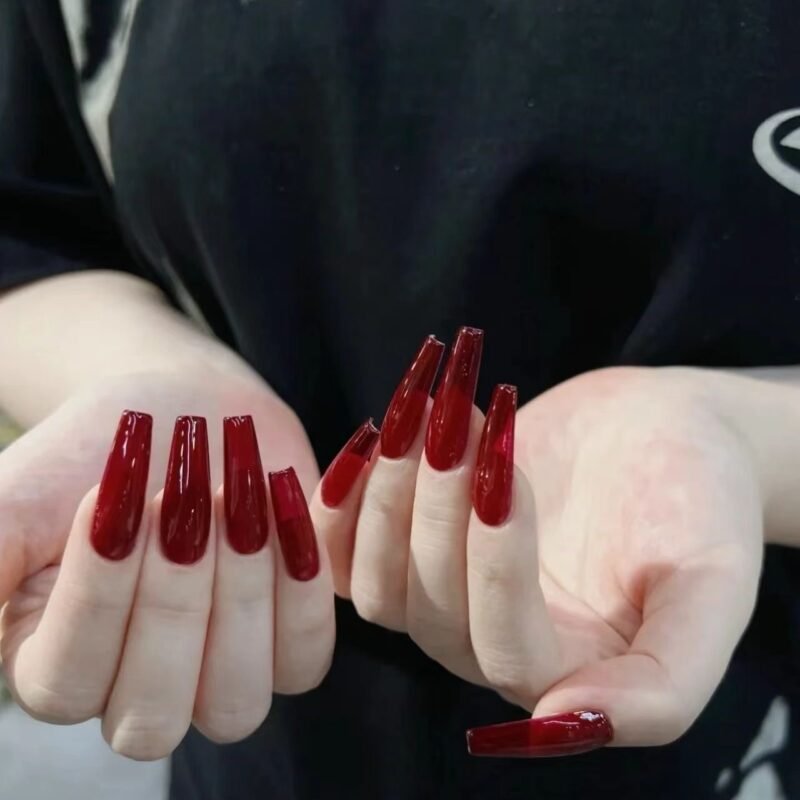 Burgundy solid color nail art - 图片 3