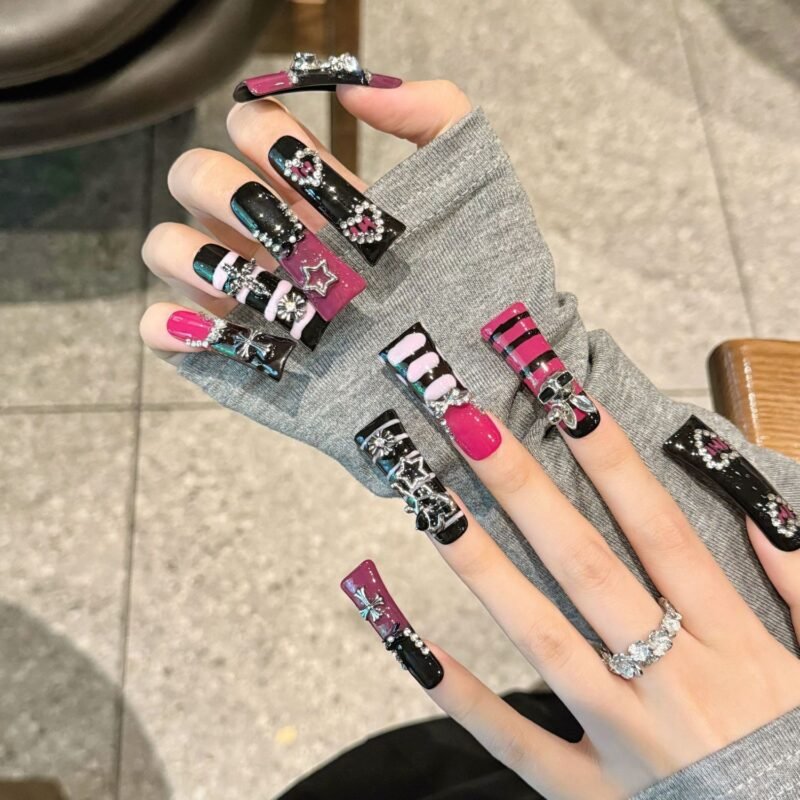 Extended duckbill nail art personalized graffiti