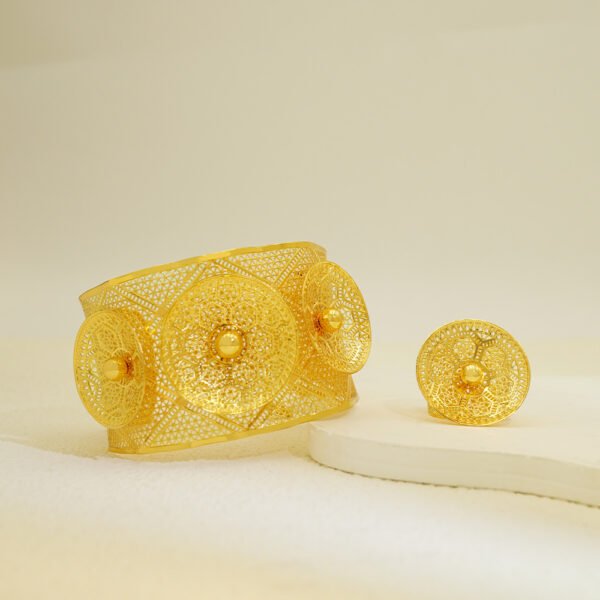 Big statement gold ring & bracelet - 图片 2