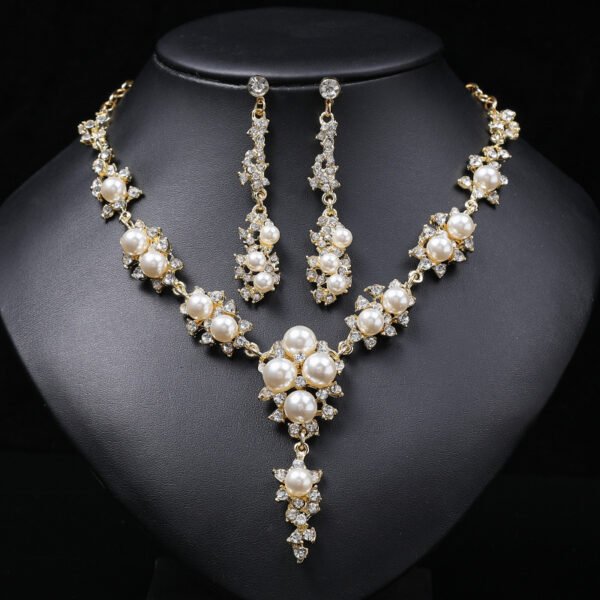Statement pearl necklace set