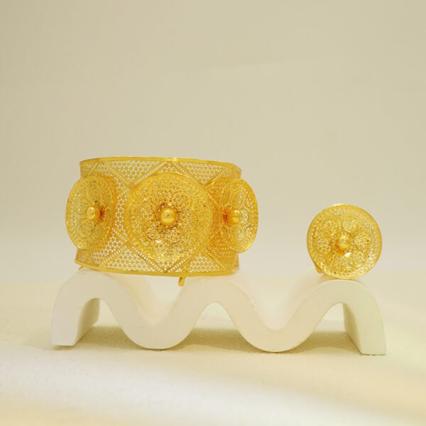 Big statement gold ring & bracelet - 图片 4