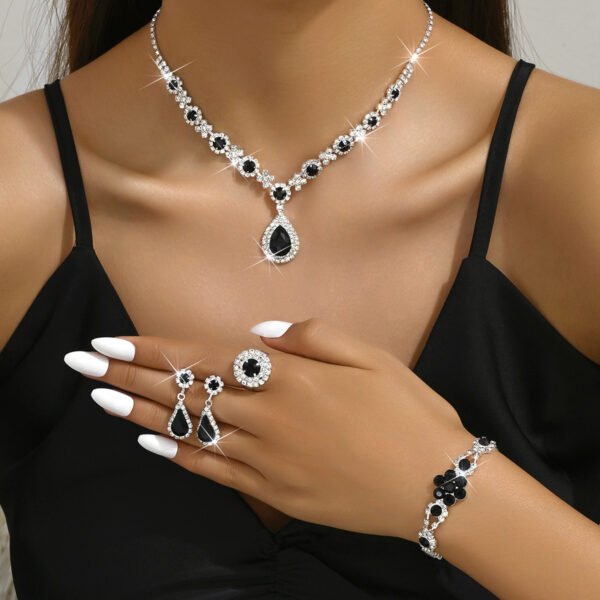 Affordable Sparkling Jewelry Sets for Wholesale Buyers 2025